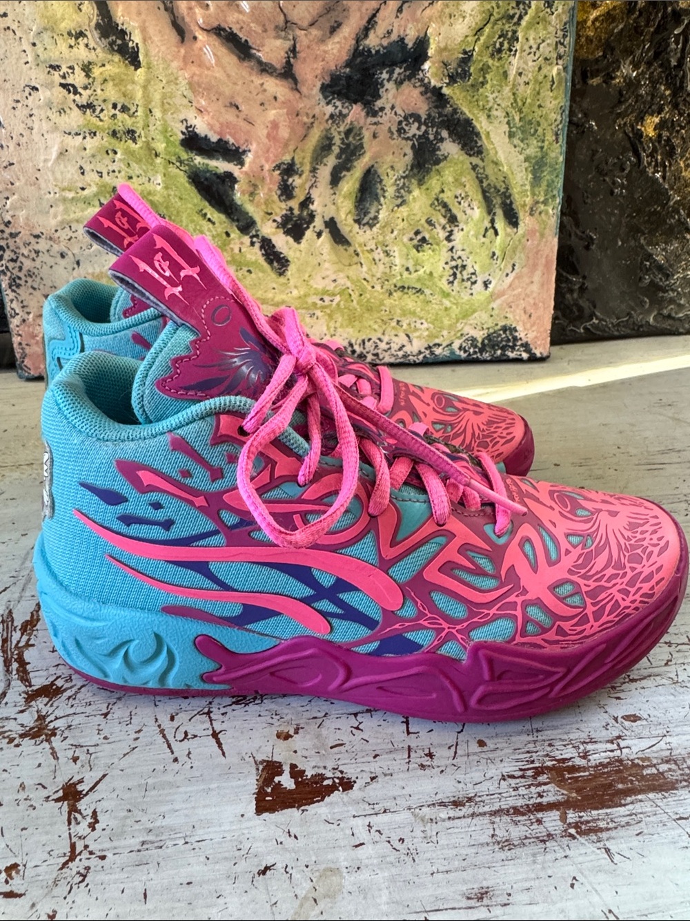 Kids PUMA Lamelo Ball MB4 Iridescent
Basketball shoes Size 1C Pink Purple Blue